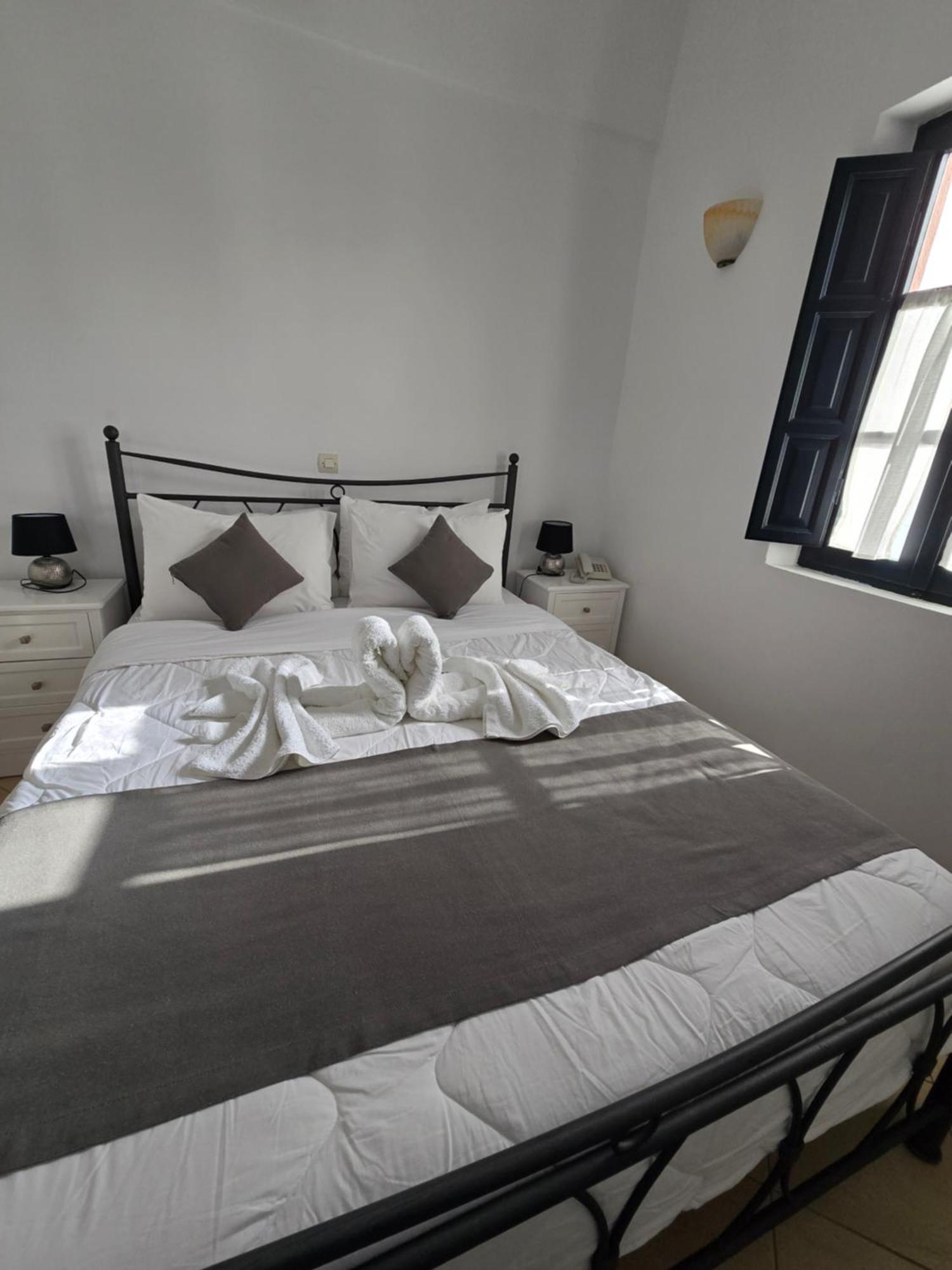 Anthonas Apartments Imerovigli  Bagian luar foto